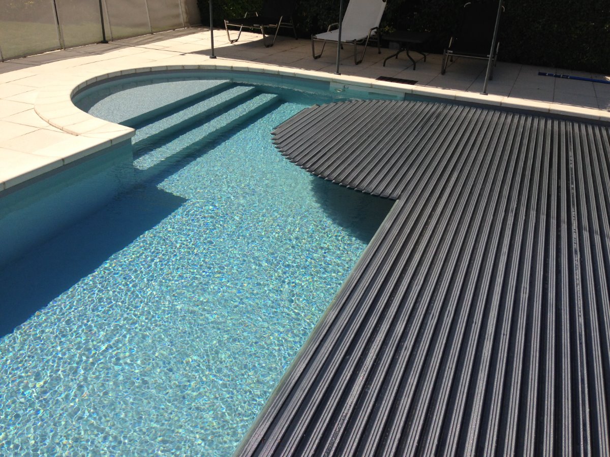 Polycarbonate-electric-safety-pool-covers-slats
